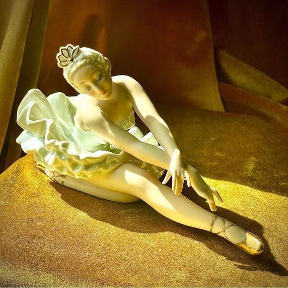 ♥️ Elegant Porcelain Ballerina Figurine, Vintage - Picture 13 of 13